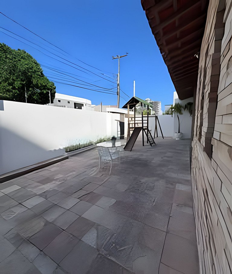 Casa de Alto Nivel con 270m² - Perfecta para Familias