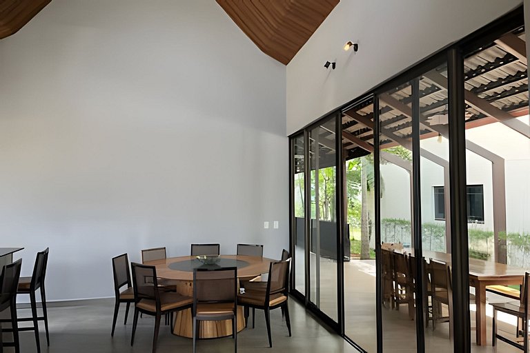 Casa Belga: Residencia de Alto Nivel en el Condominio Yes Ba