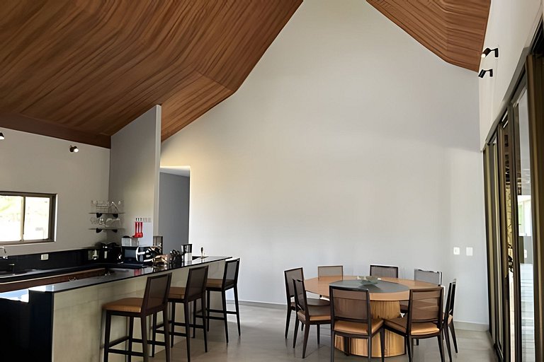 Casa Belga: Residencia de Alto Nivel en el Condominio Yes Ba