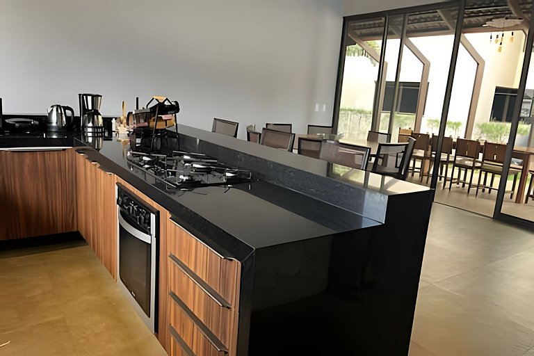 Casa Belga: Residencia de Alto Nivel en el Condominio Yes Ba