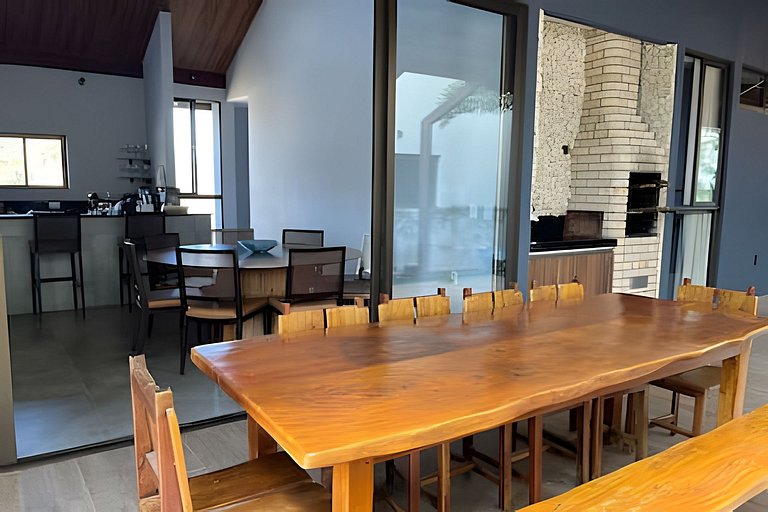 Casa Belga: Residencia de Alto Nivel en el Condominio Yes Ba