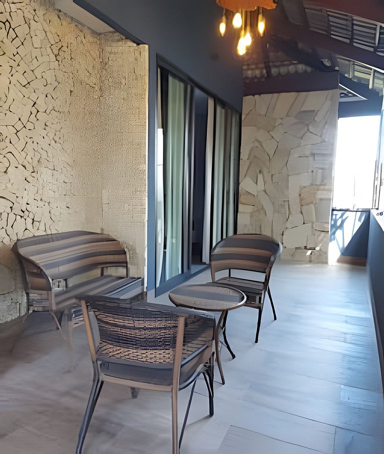 Casa Belga: Residência de Alto Padrão no Condomínio Yes Bana