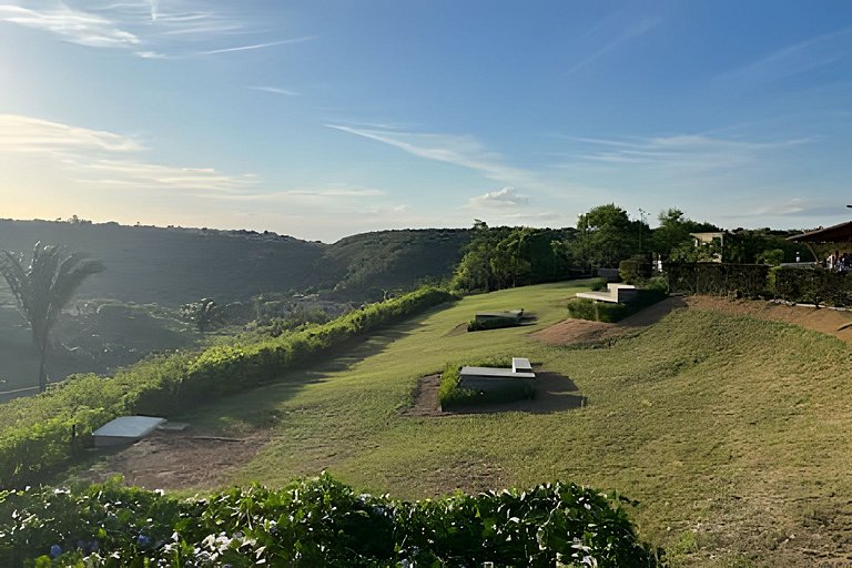 Casa Belga: Residência de Alto Padrão no Condomínio Yes Bana