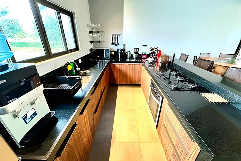 Casa Belga: Residência de Alto Padrão no Condomínio Yes Bana